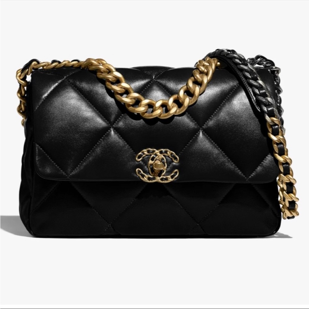 Chanel 19 flap small gold with chip new 22 season